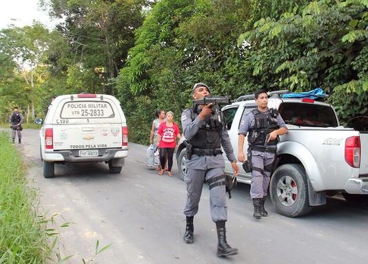 Brésil : chasse aux fugitifs après la sanglante mutinerie dans deux prisons - ảnh 1